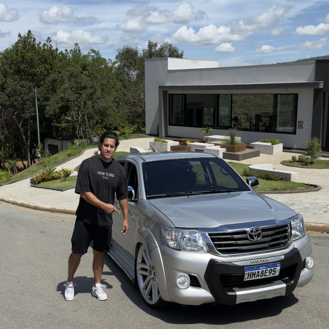 AÇÃO HILUX INDECENTE